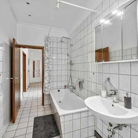 Wupper Ii, Lage Ideal Fuer Geschaeftsleute, Monteure, Familien, 3 Zimmer, Flachbild-tv