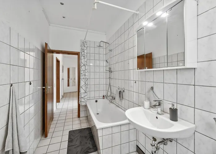 Wupper Ii, Lage Ideal Fuer Geschaeftsleute, Monteure, Familien, 3 Zimmer, Flachbild-tv